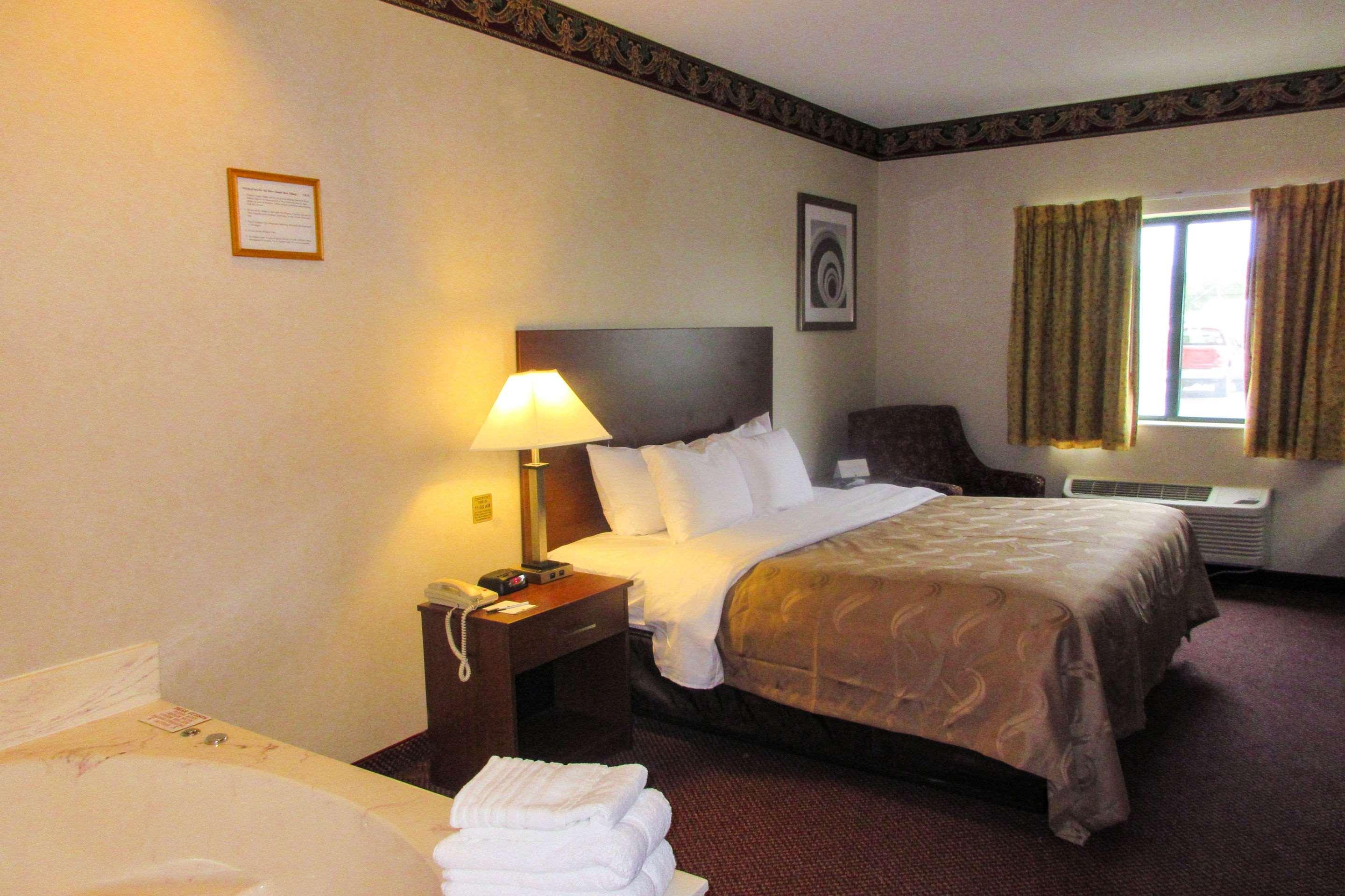 Sawyer Quality Inn מראה חיצוני תמונה